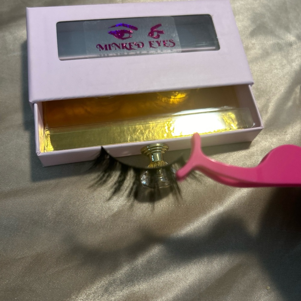 Mink Lashes - Picture 4 of 8